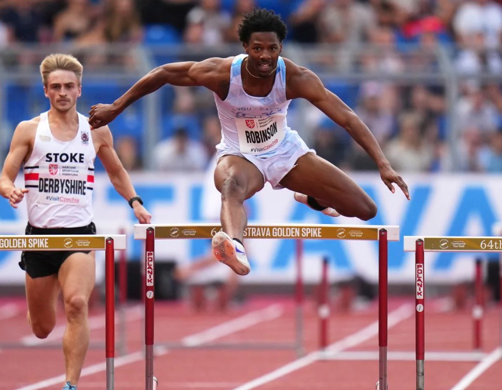 Chris Robinson Hurdles Video and Wardrobe Malfunction Chris Robinson Hurdles Video and Wardrobe Malfunction