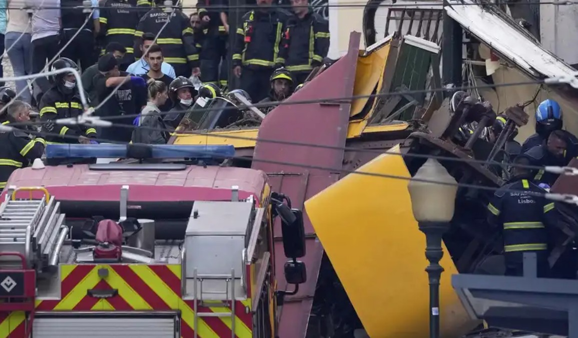 Lisbon Funicular Crash Video and Funicular Derailment Lisbon Funicular Crash Video and Funicular Derailment
