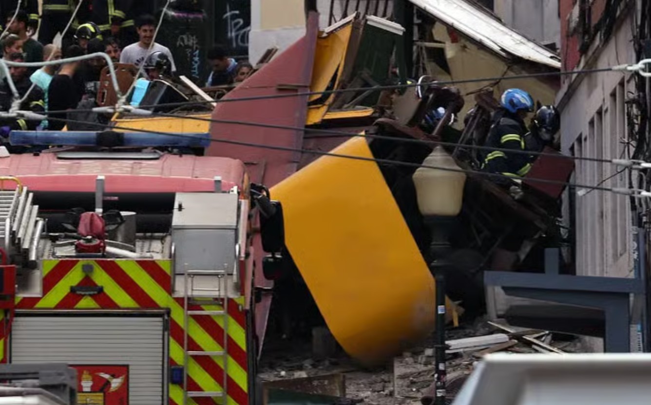 Lisbon Funicular Crash Video and Funicular Derailment Lisbon Funicular Crash Video and Funicular Derailment