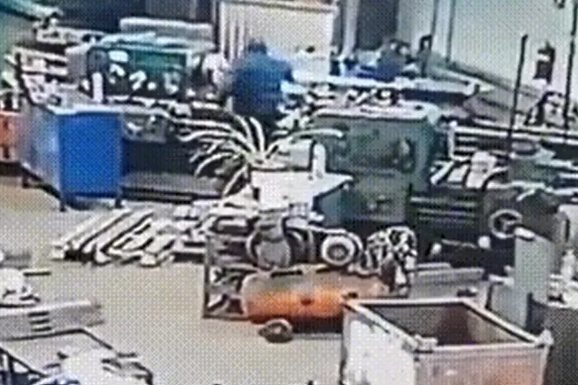 Russian Lathe Accident Video and Viewer Reactions Russian Lathe Accident Video and Viewer Reactions