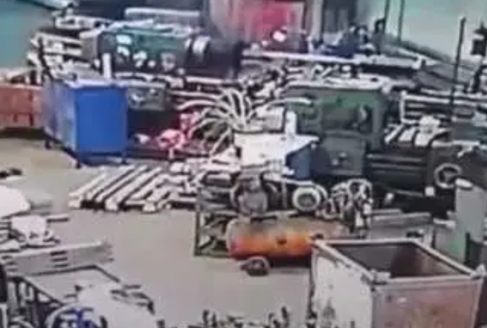 Russian Lathe Accident Video and Viewer Reactions Russian Lathe Accident Video and Viewer Reactions