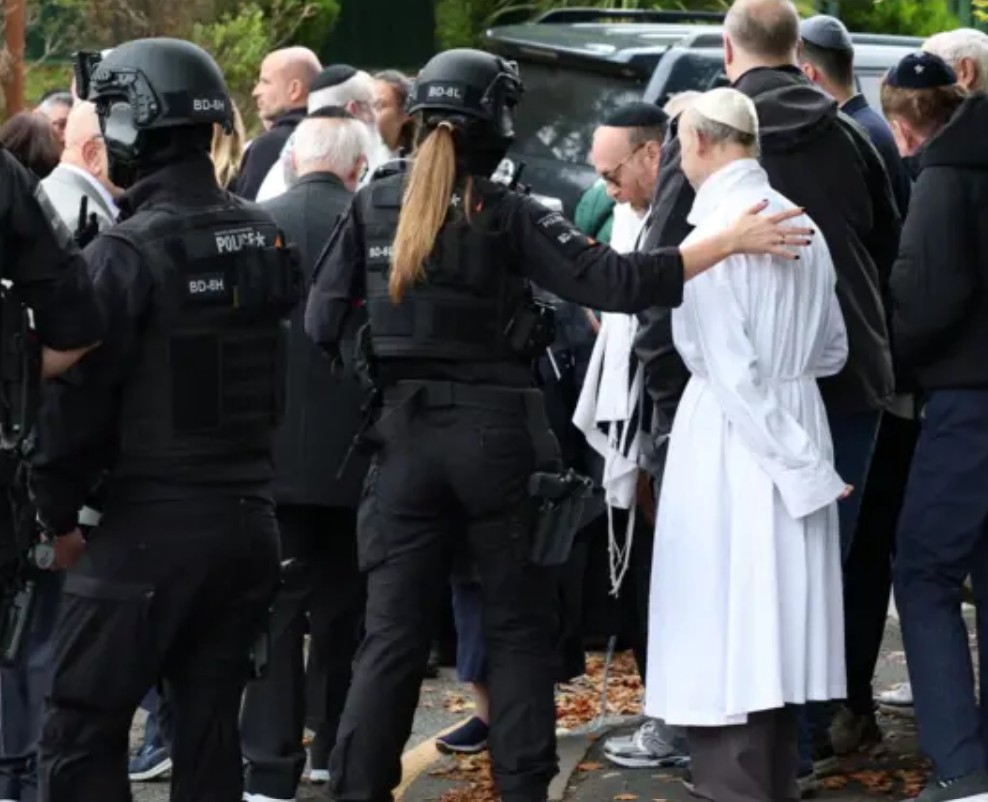 Manchester Synagogue Stabbing Attack Shooting Video Manchester Synagogue Stabbing Attack Shooting Video
